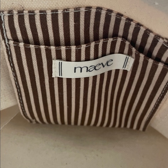 “K” Initial Tote - Picture 3 of 7